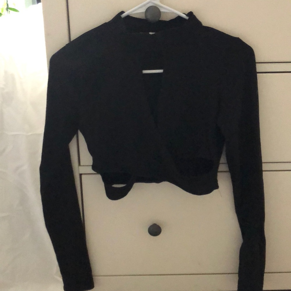 Black long sleeved crop top